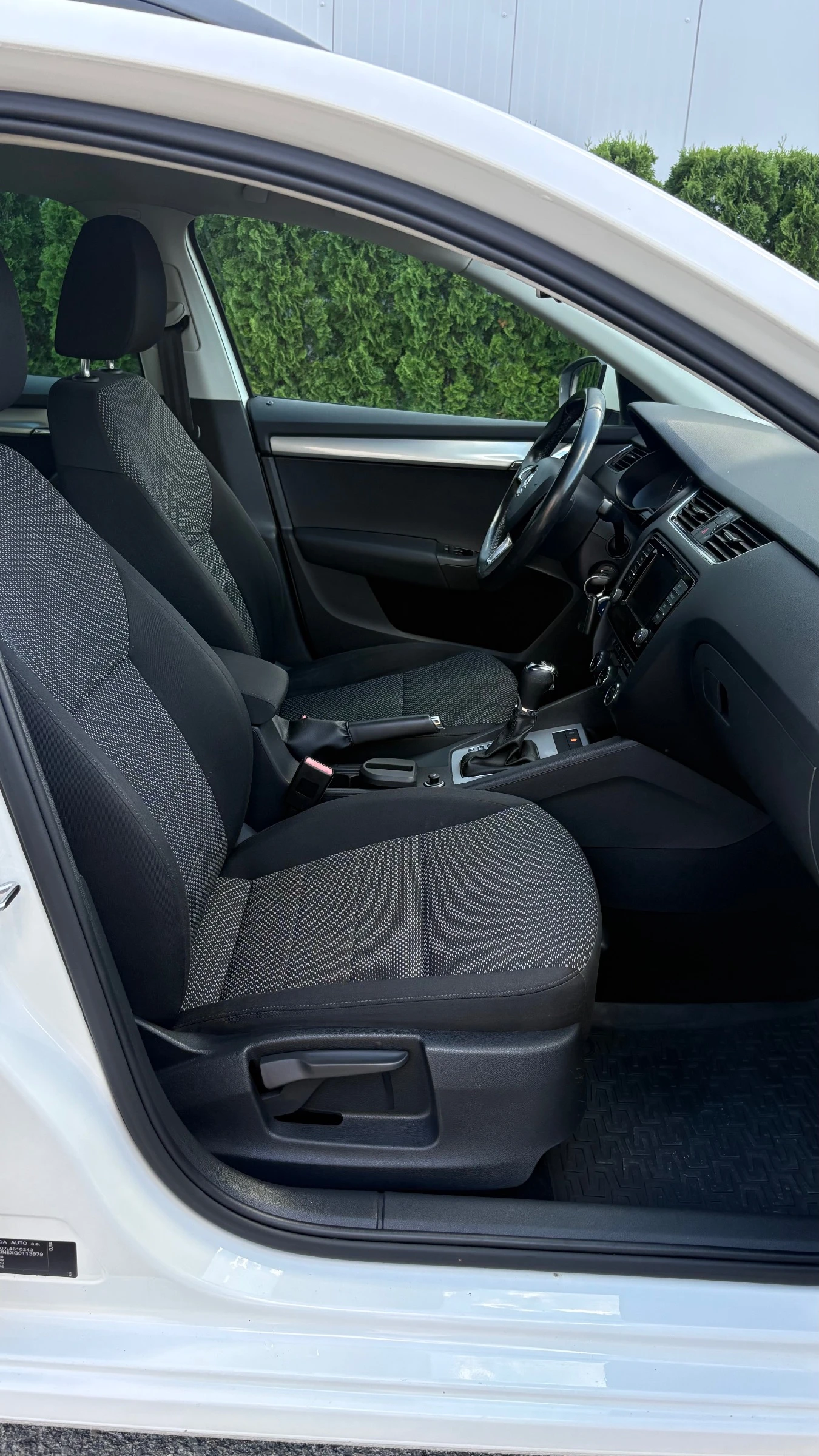 Skoda Octavia 2.0tdi- 4x4- 184kc. Швейцария, снимка 16 - Автомобили и джипове - 48527393