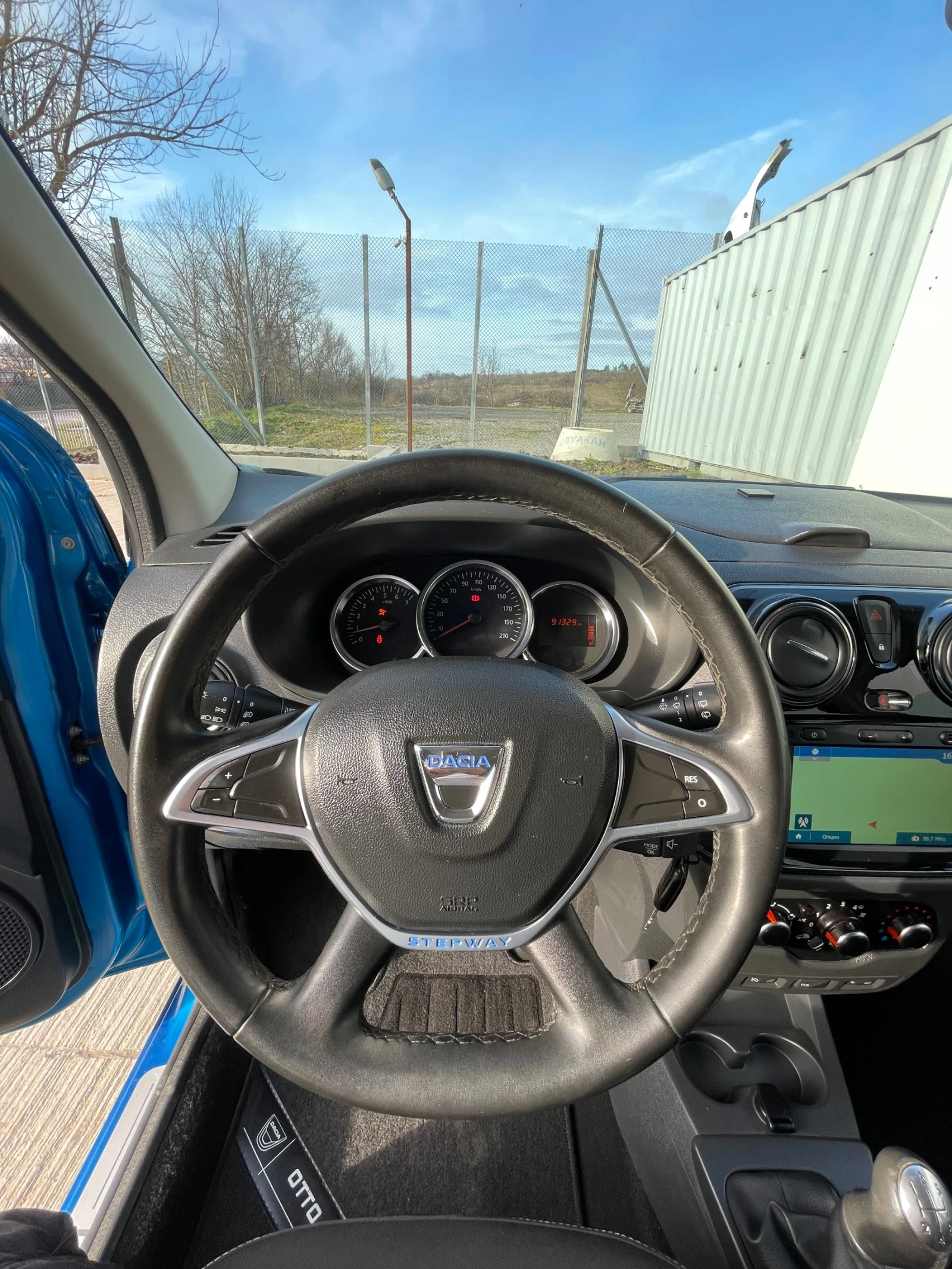 Dacia Lodgy 1.6i Stepway-102к.с., снимка 13 - Автомобили и джипове - 53835664