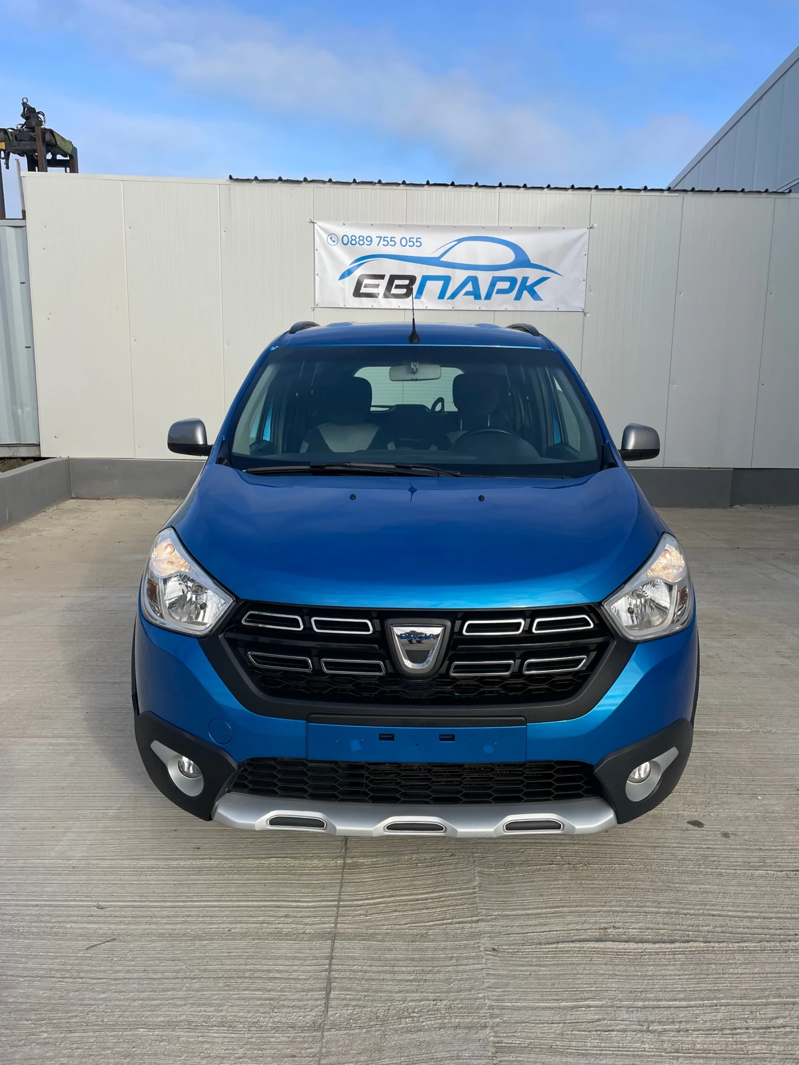 Dacia Lodgy 1.6i Stepway-102к.с., снимка 2 - Автомобили и джипове - 53835664