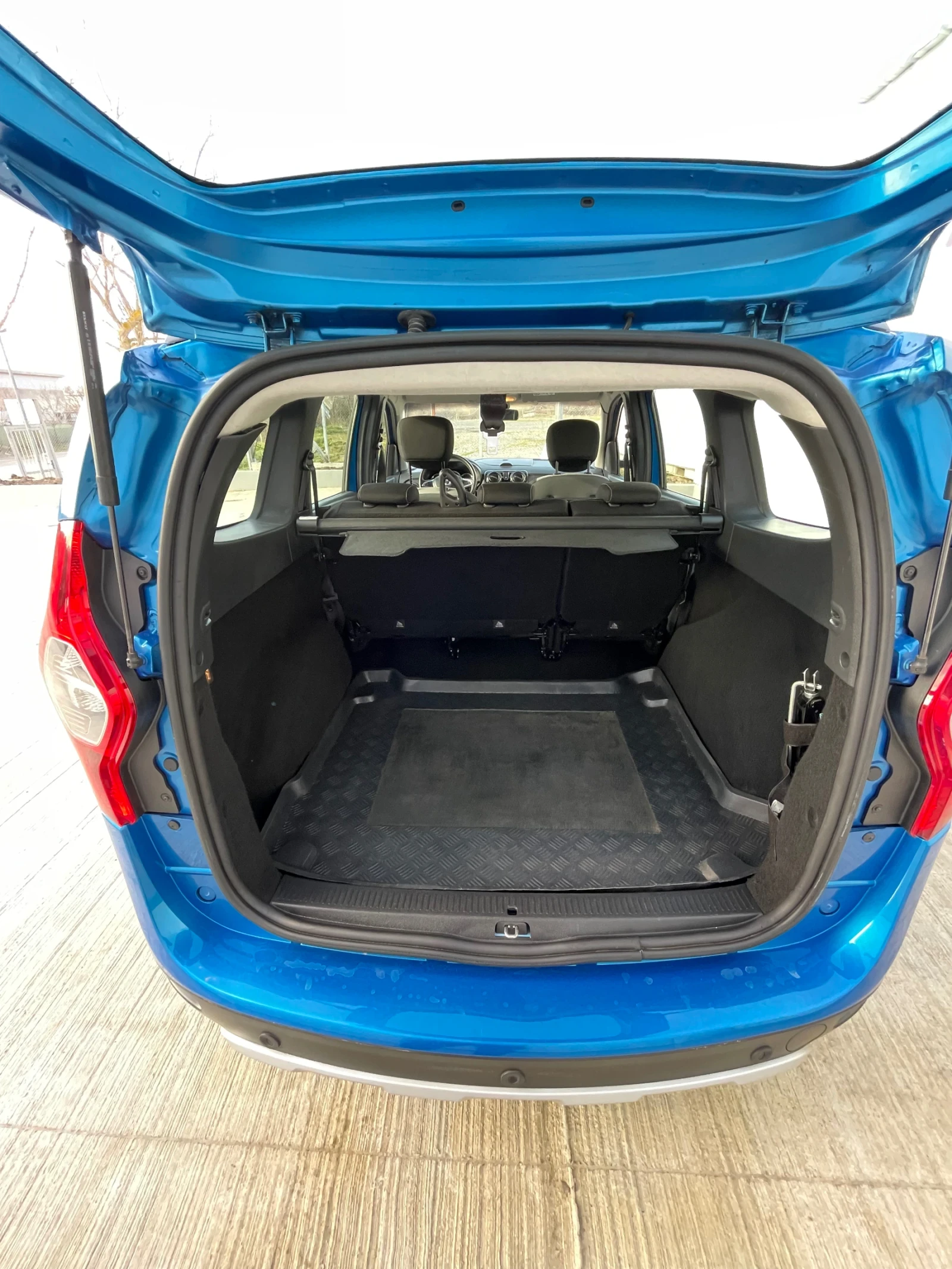 Dacia Lodgy 1.6i Stepway-102к.с., снимка 7 - Автомобили и джипове - 53835664