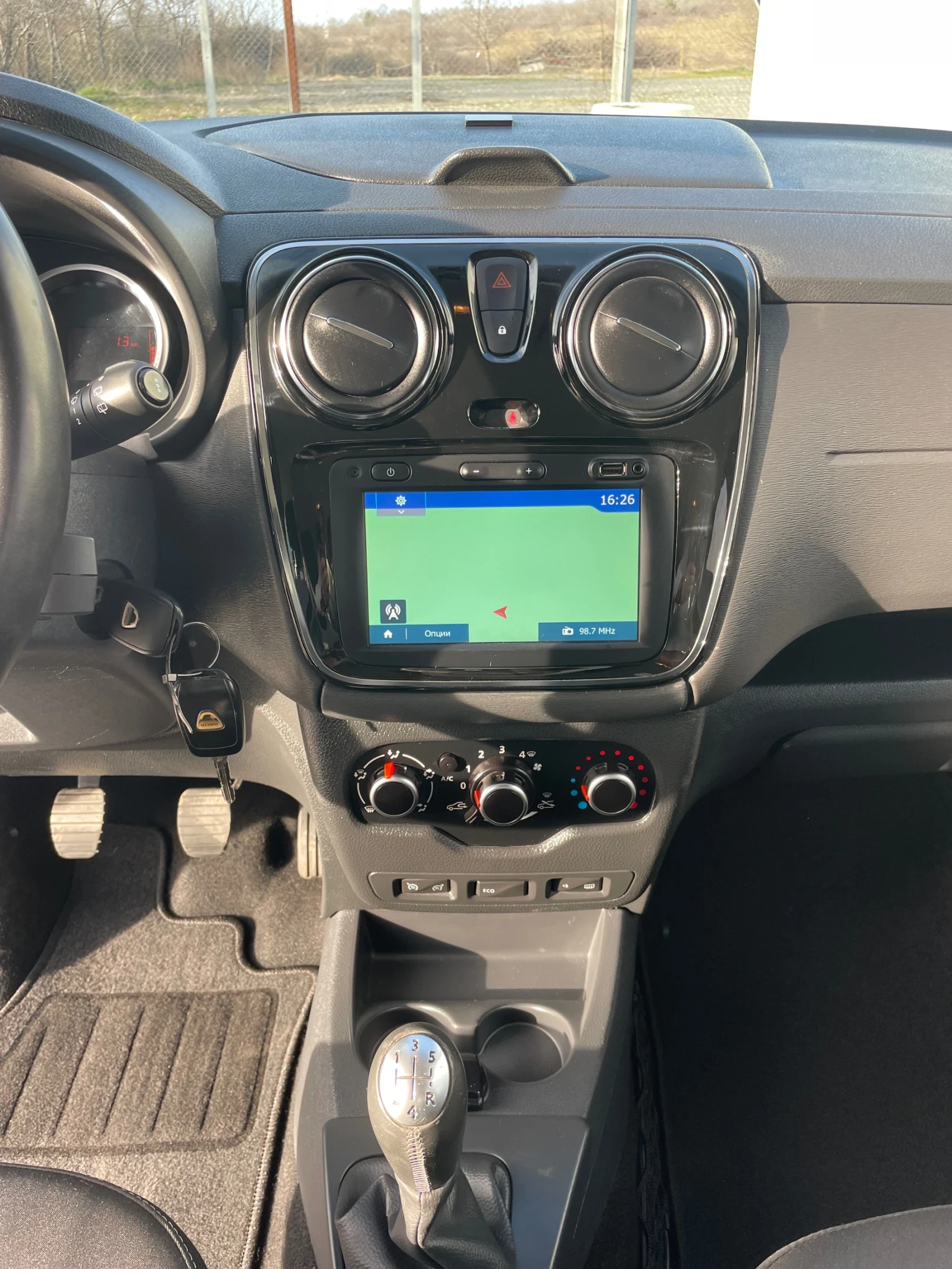 Dacia Lodgy 1.6i Stepway-102к.с., снимка 15 - Автомобили и джипове - 53835664