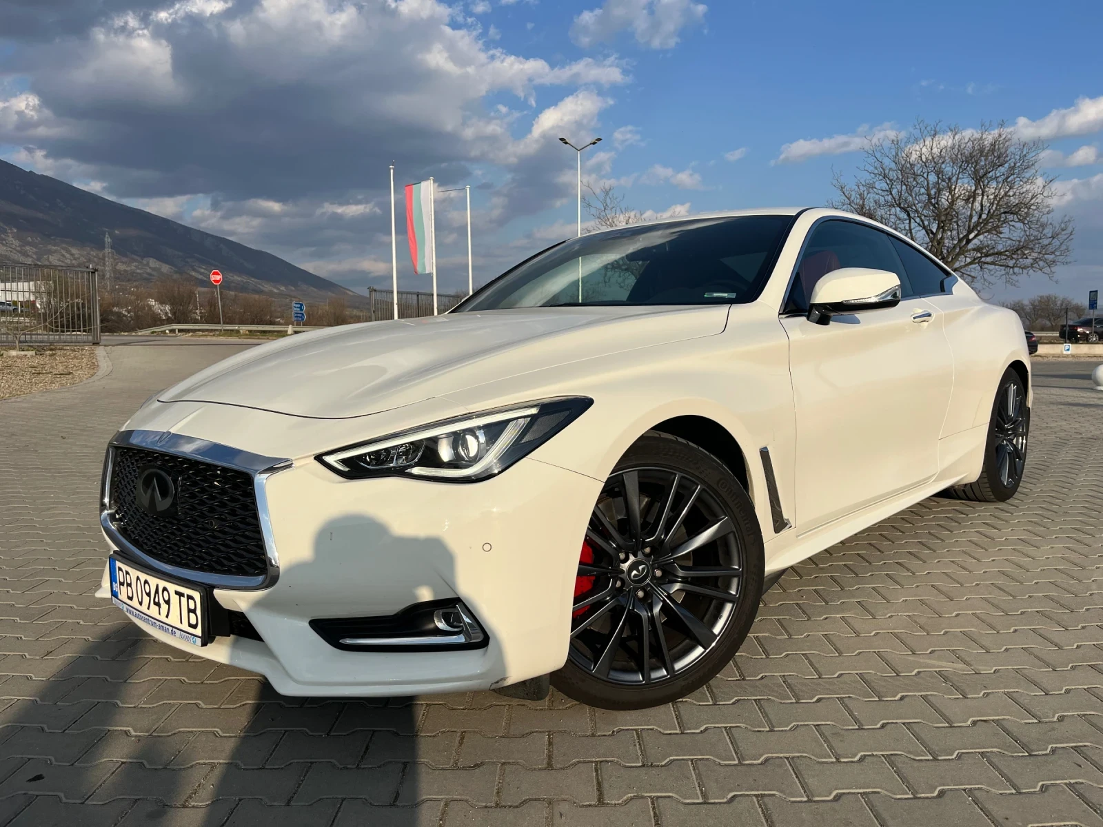 Infiniti Q 60S Coupe S 3.0 V6/AWD Automatic/Уникат, снимка 2 - Автомобили и джипове - 53885406
