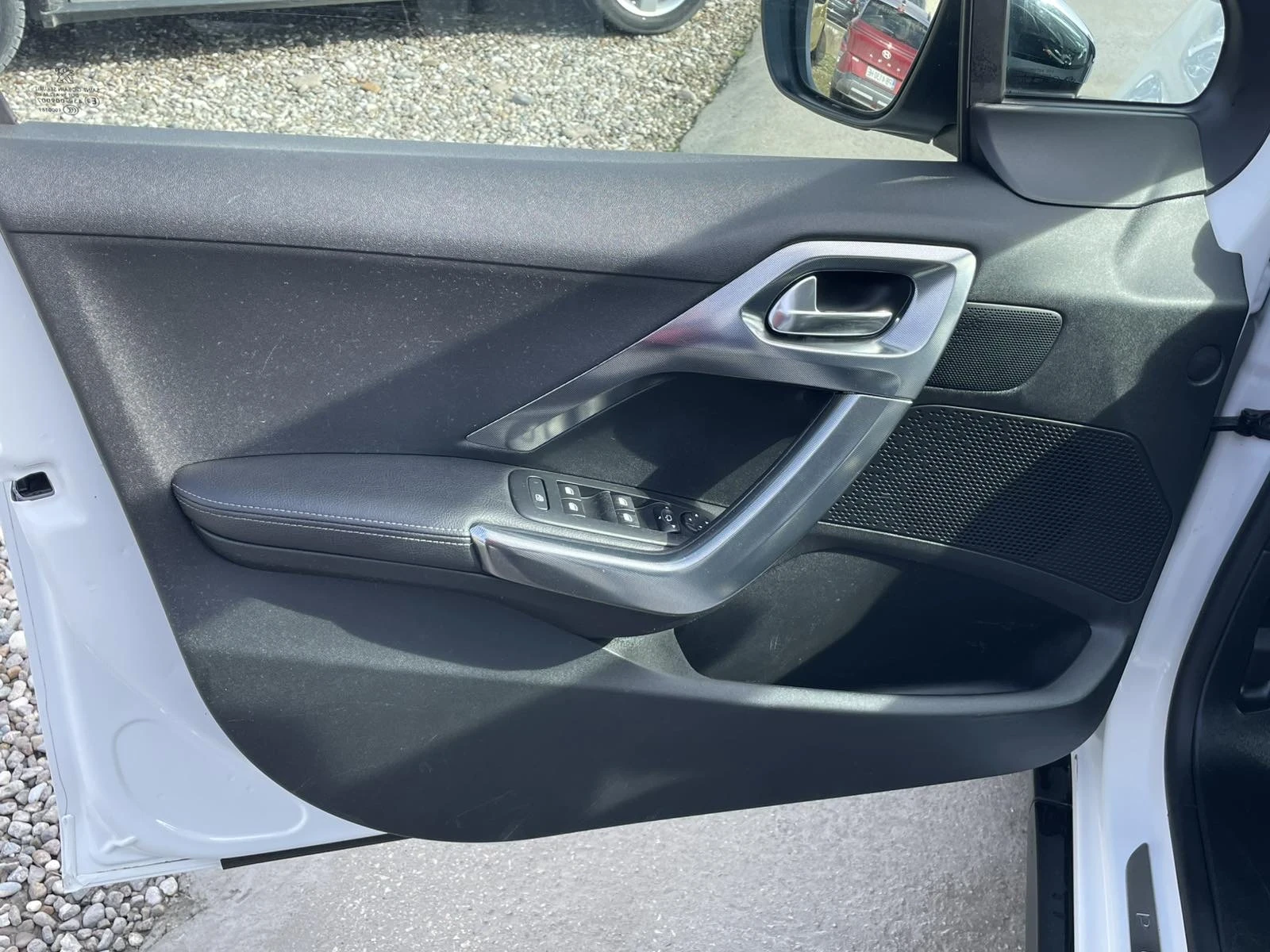 Peugeot 2008 1.6 e-HDI, снимка 6 - Автомобили и джипове - 54974785