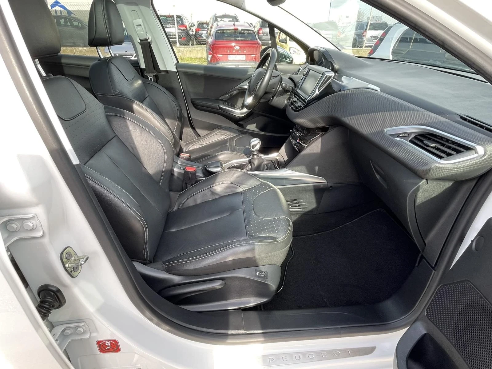 Peugeot 2008 1.6 e-HDI, снимка 13 - Автомобили и джипове - 54974785
