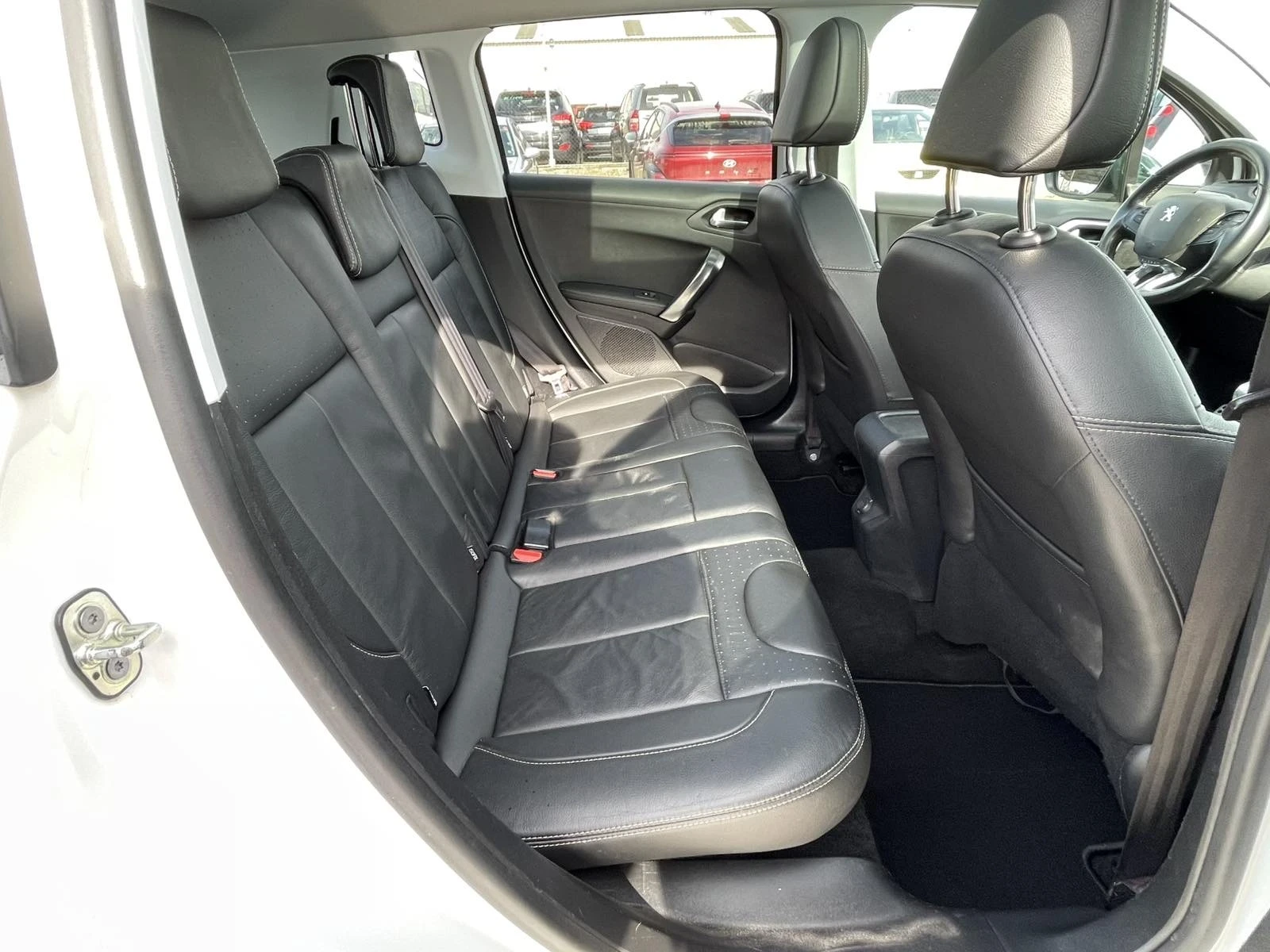 Peugeot 2008 1.6 e-HDI, снимка 11 - Автомобили и джипове - 54974785