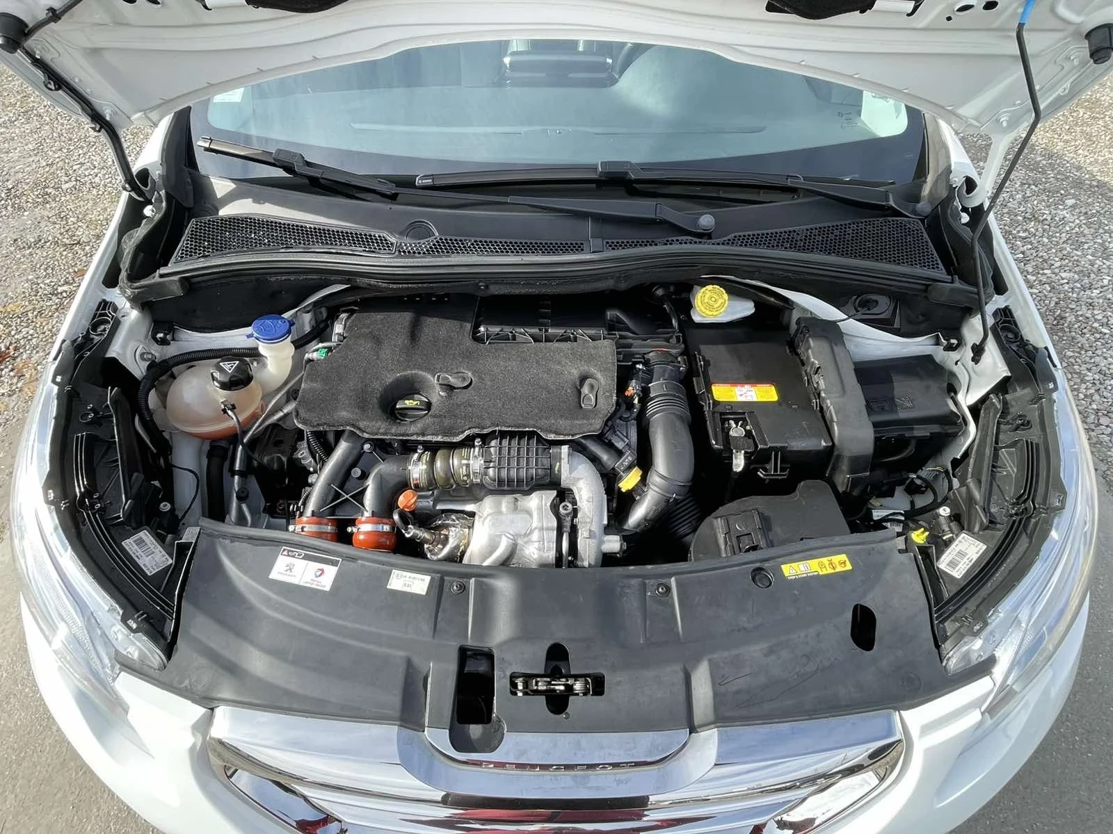 Peugeot 2008 1.6 e-HDI, снимка 15 - Автомобили и джипове - 54974785
