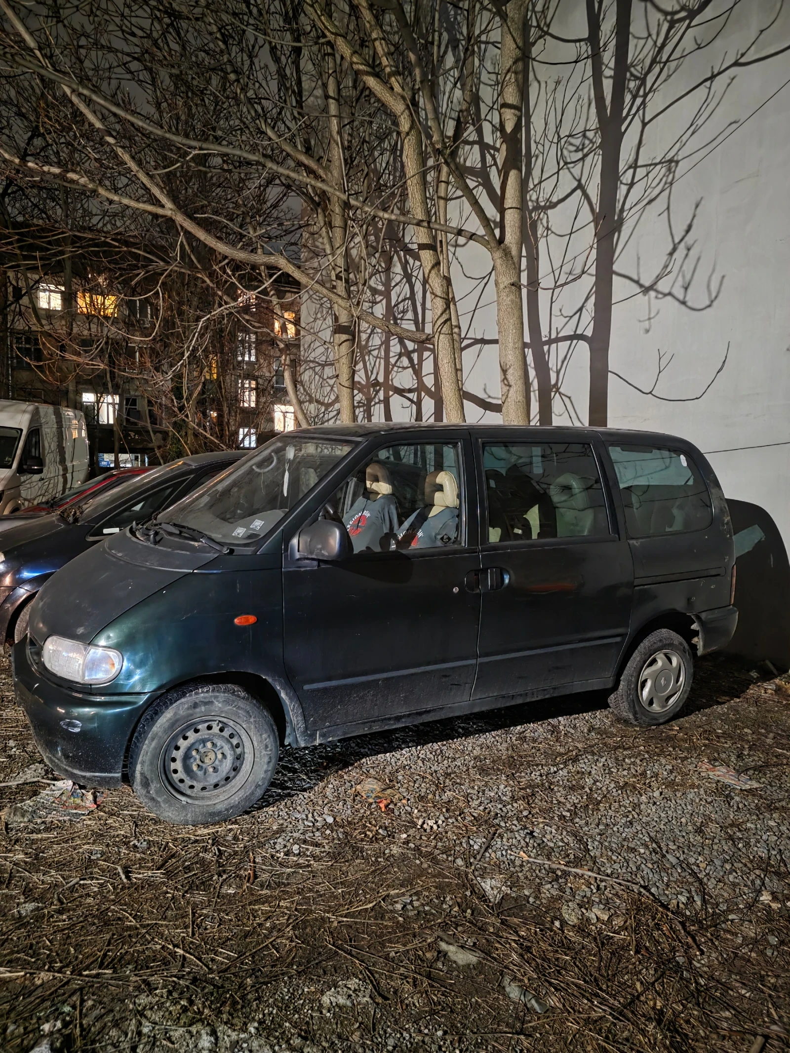 Nissan Serena 6+ 1, снимка 3 - Автомобили и джипове - 55620383