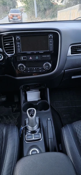 Mitsubishi Outlander 2.0 Plug-in Hybrid  | Mobile.bg    12