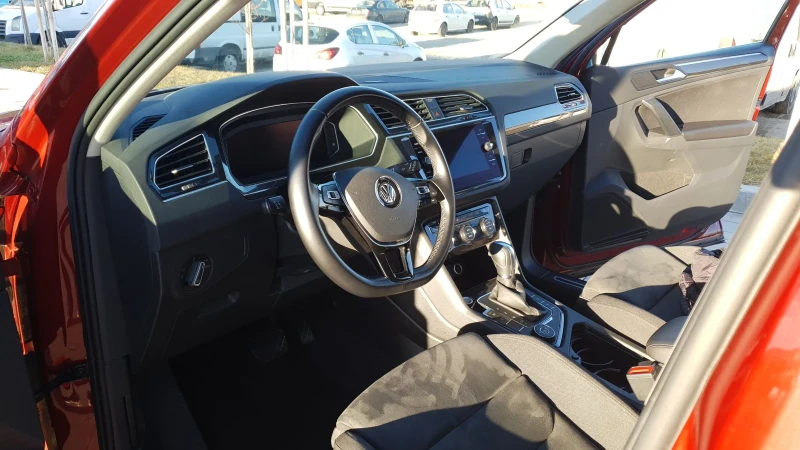 VW Tiguan 4MOTION Automatik 2.0 TDI 4M Highline, снимка 11 - Автомобили и джипове - 53225772