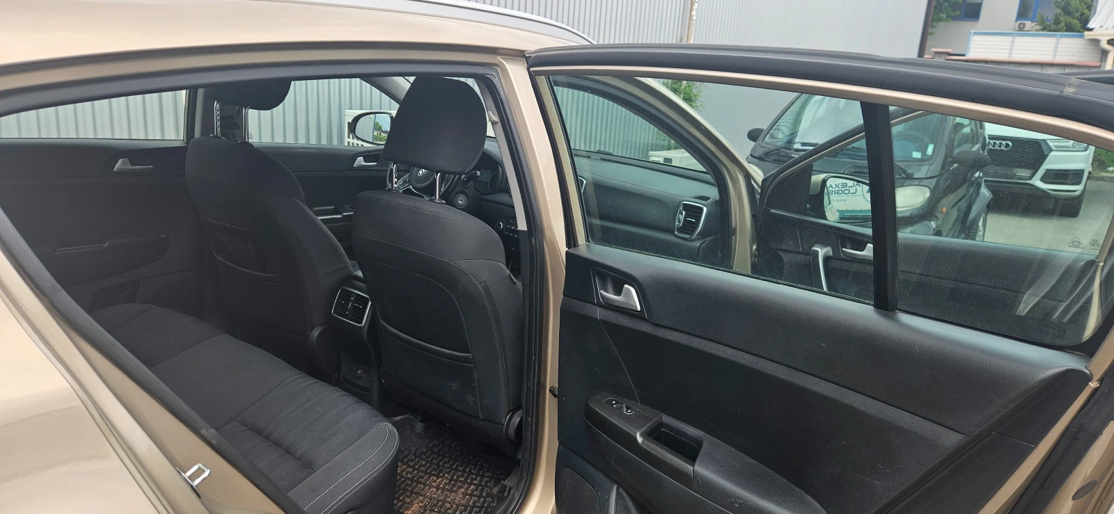Kia Sportage 2.0 CRDi AWD - изображение 8