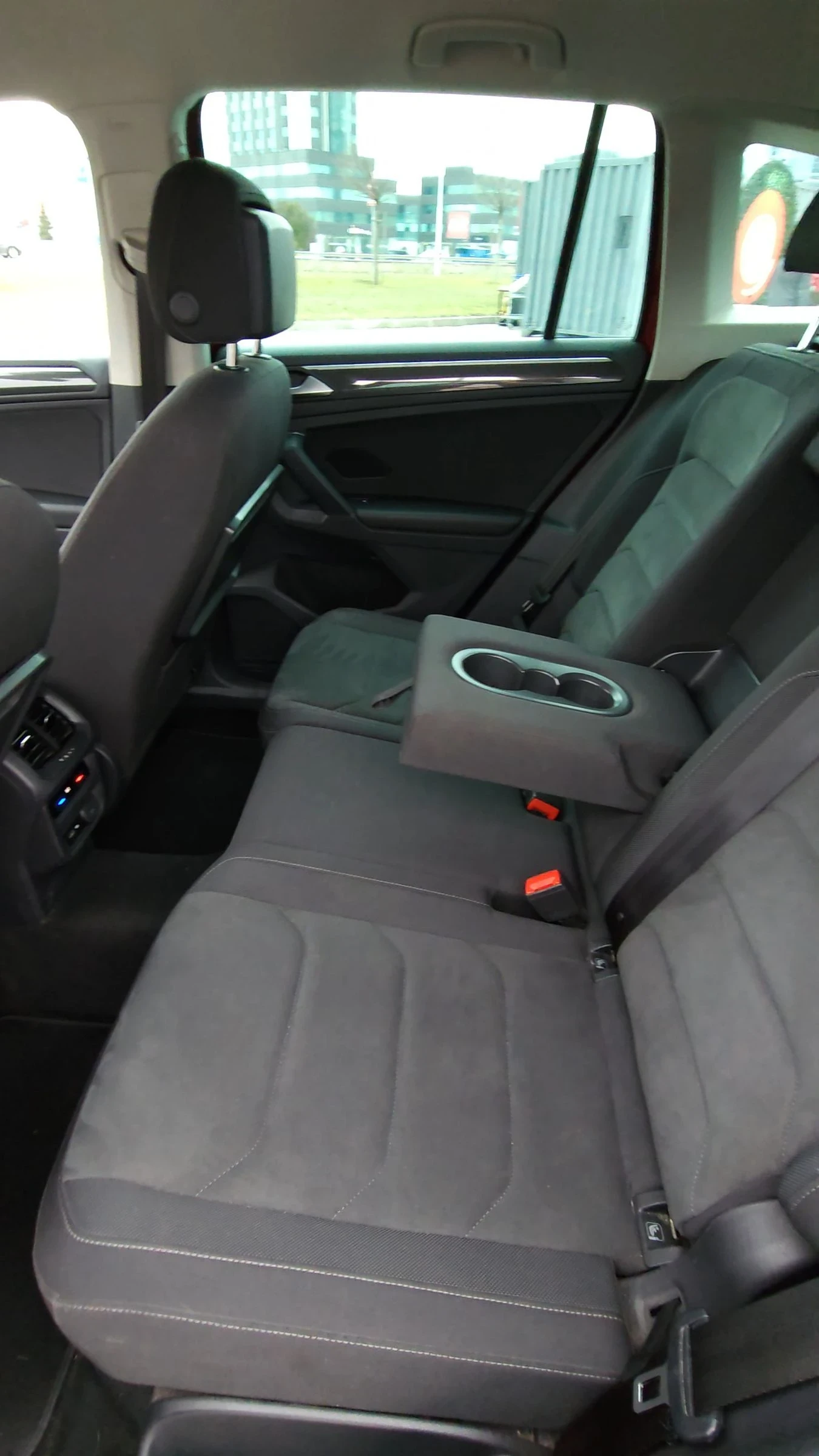 VW Tiguan 4MOTION Automatik 2.0 TDI Highline, снимка 13 - Автомобили и джипове - 53225772