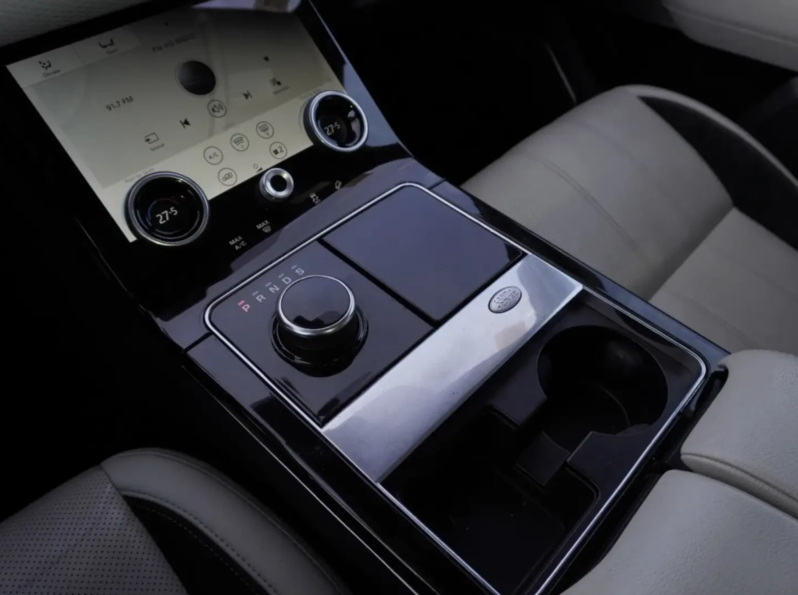 Land Rover Range Rover Velar 2019 LAND ROVER RANGE ROVER VELAR R-DYNAMIC SE, снимка 11 - Автомобили и джипове - 54139588