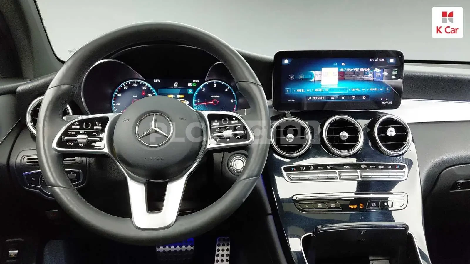 Mercedes-Benz GLC 220 4MATIC* AMG NIGHT PACKAGE* Keyless* Панорама , снимка 2 - Автомобили и джипове - 54691365