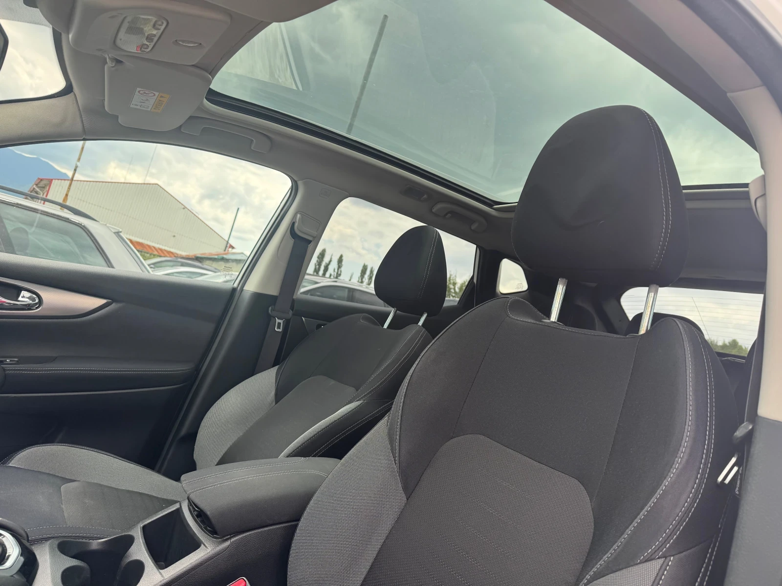 Nissan Qashqai Nissan Qashqai 1.6 dCi TEKNA 360 AVTOMAT, снимка 10 - Автомобили и джипове - 55372132