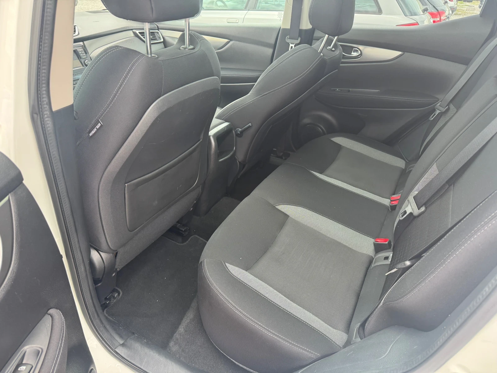 Nissan Qashqai Nissan Qashqai 1.6 dCi TEKNA 360 AVTOMAT, снимка 14 - Автомобили и джипове - 55372132