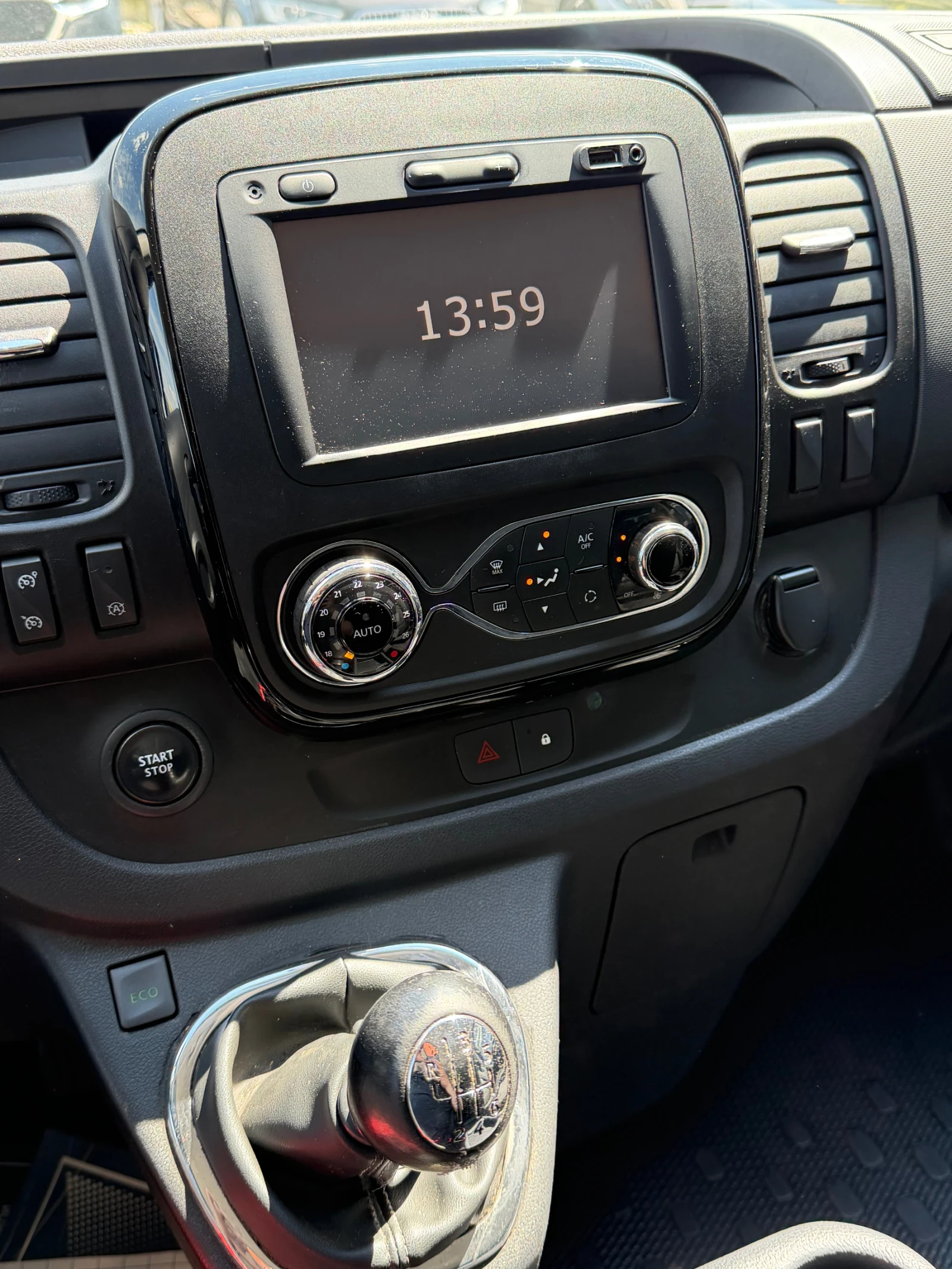 Opel Vivaro Нов внос от Белгия 4+ 1, снимка 12 - Бусове и автобуси - 54125150