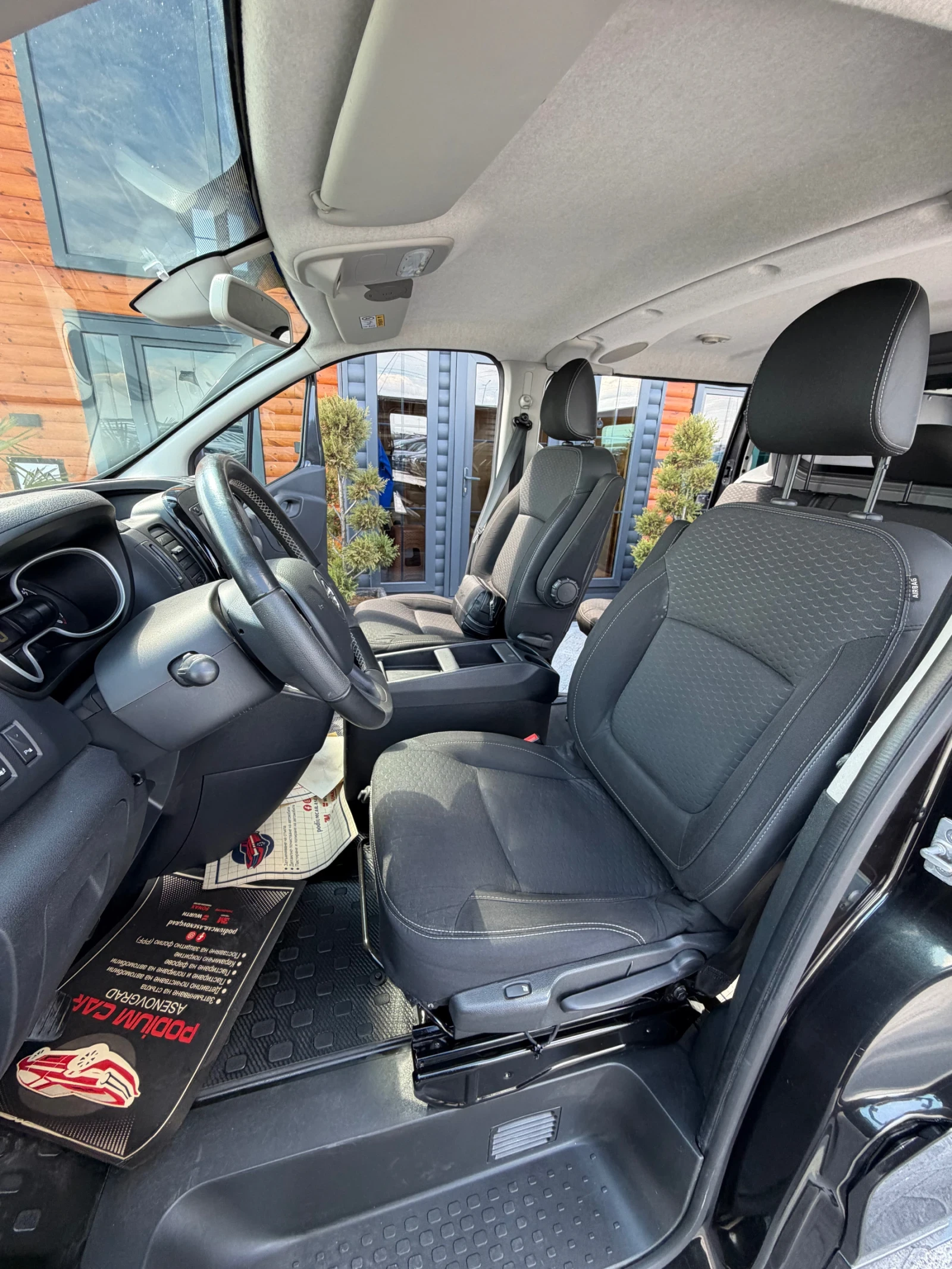 Opel Vivaro Нов внос от Белгия 4+ 1, снимка 14 - Бусове и автобуси - 54125150