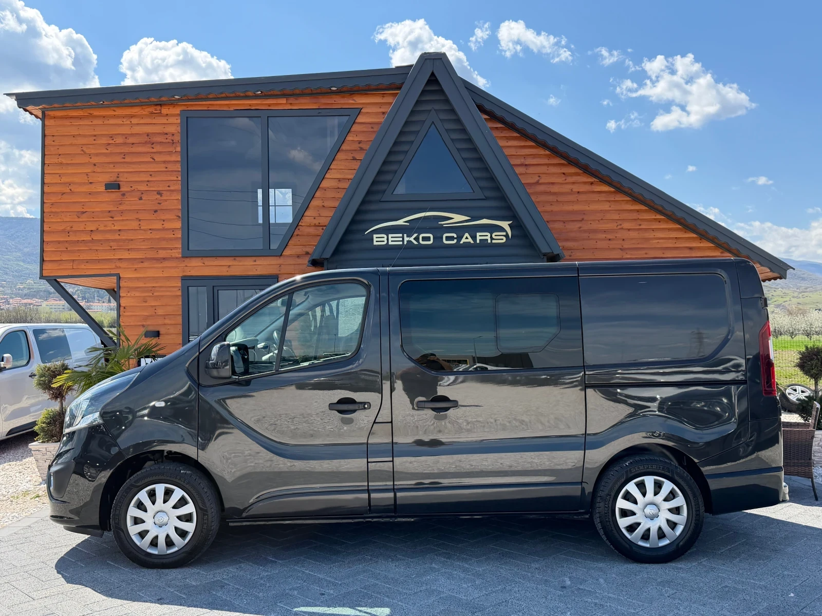 Opel Vivaro Нов внос от Белгия 4+ 1, снимка 8 - Бусове и автобуси - 54125150