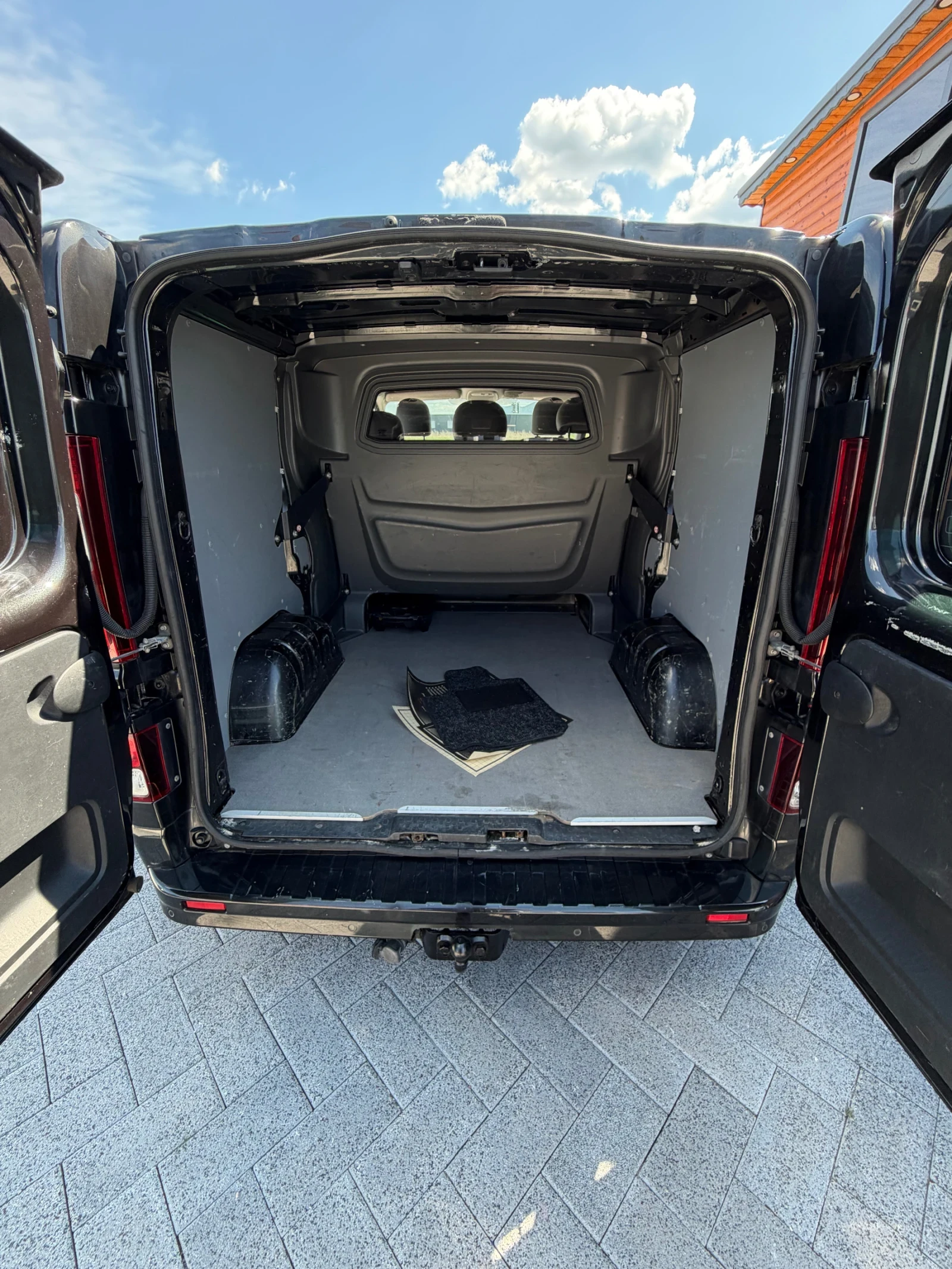 Opel Vivaro Нов внос от Белгия 4+ 1, снимка 13 - Бусове и автобуси - 54125150