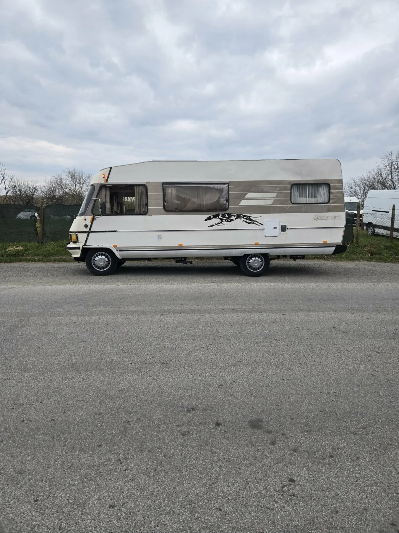 Кемпер HYMER / ERIBA, снимка 4 - Каравани и кемпери - 53912195