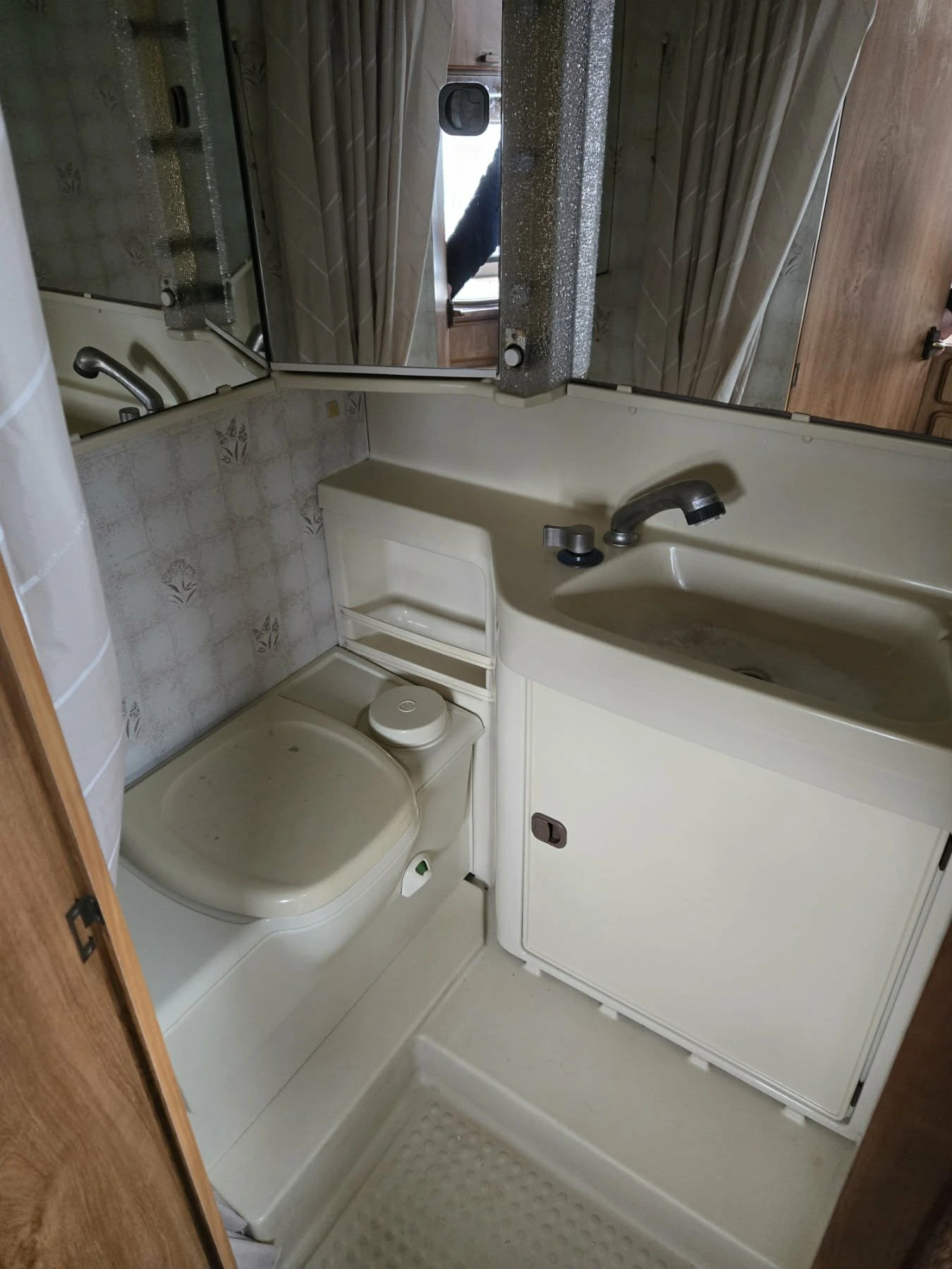 Кемпер HYMER / ERIBA, снимка 5 - Каравани и кемпери - 53912195