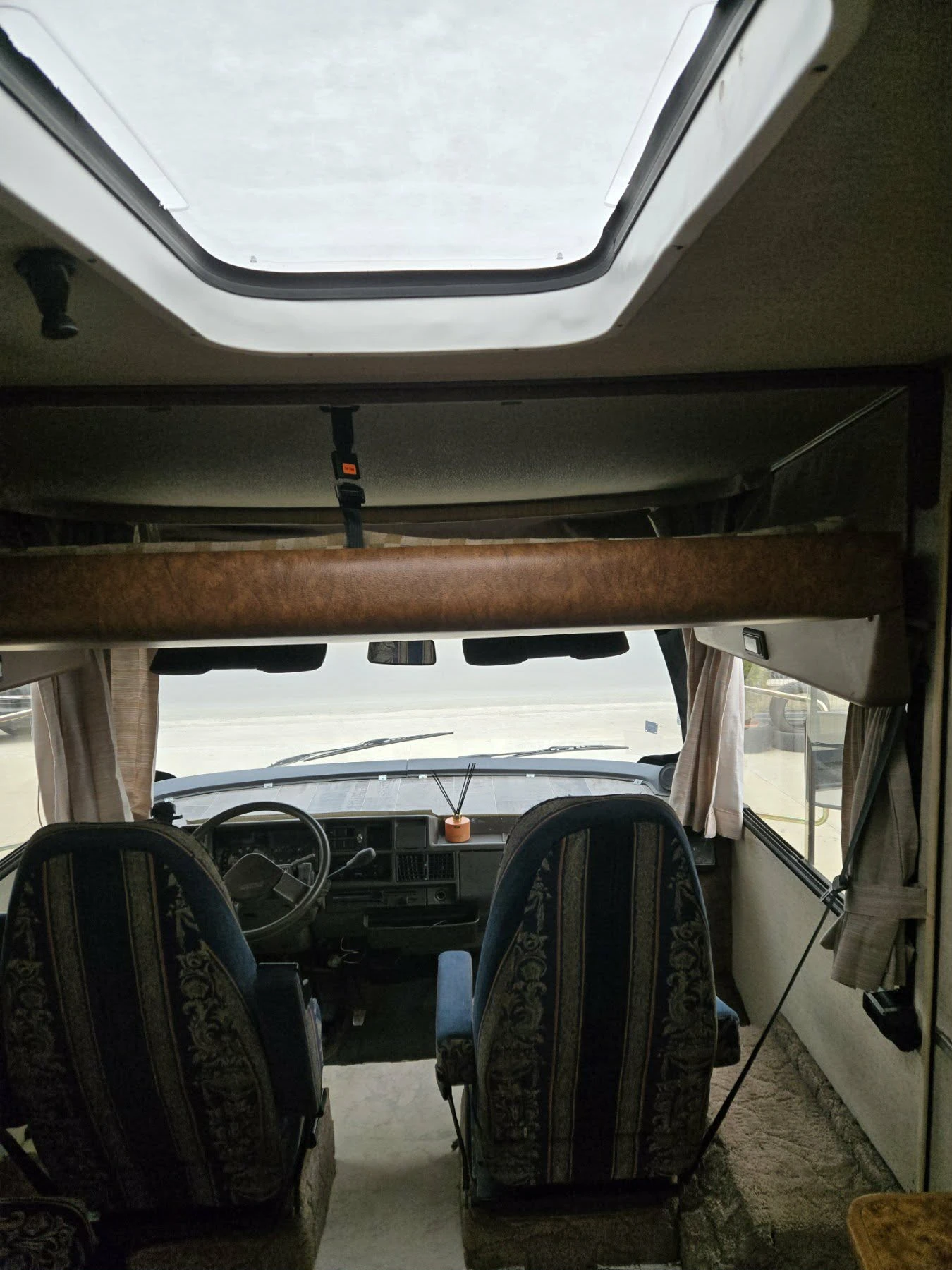 Кемпер HYMER / ERIBA, снимка 7 - Каравани и кемпери - 53912195