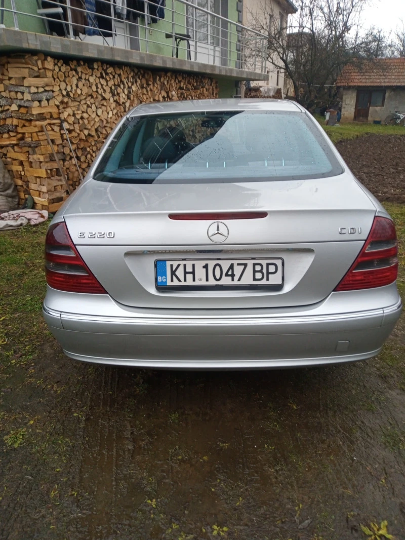 Mercedes-Benz E 220 Avangard, снимка 5 - Автомобили и джипове - 47240058