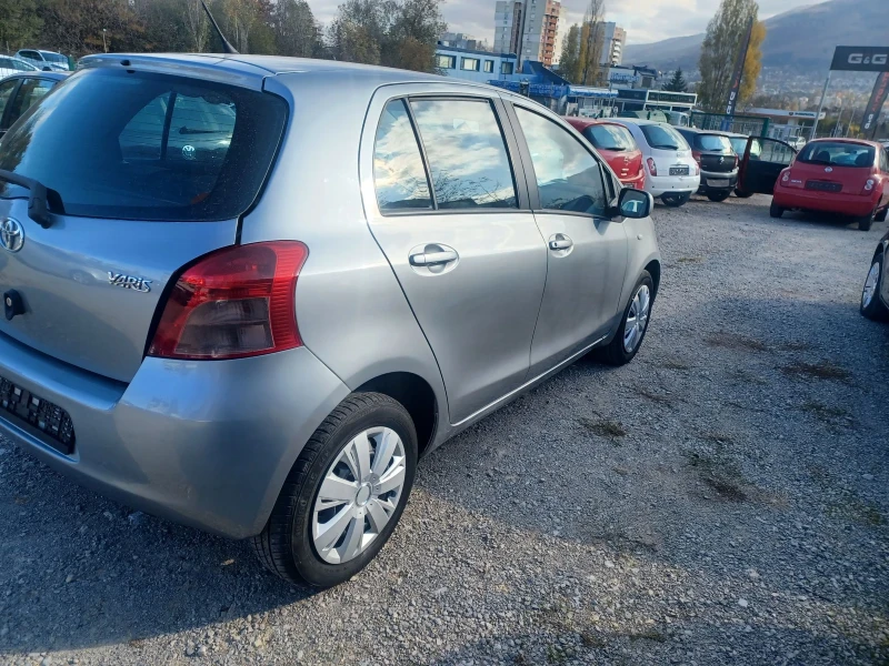 Toyota Yaris 1.3, снимка 4 - Автомобили и джипове - 47944472