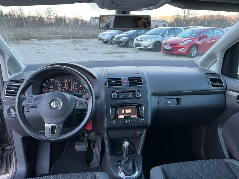 VW Touran, снимка 15 - Автомобили и джипове - 48382380