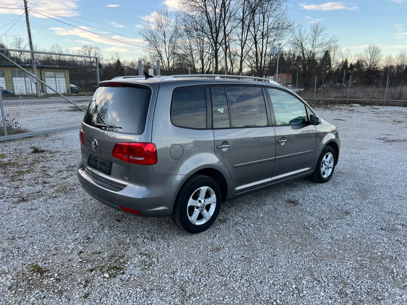 VW Touran, снимка 10 - Автомобили и джипове - 48382380