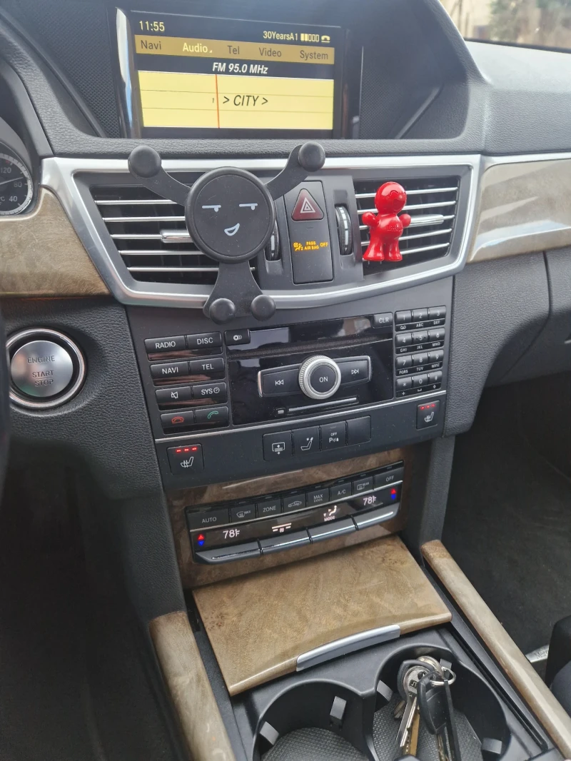 Mercedes-Benz E 350 ГАЗ, 4х4, ПАНОРАМА, 272 к.с., снимка 11 - Автомобили и джипове - 51002319