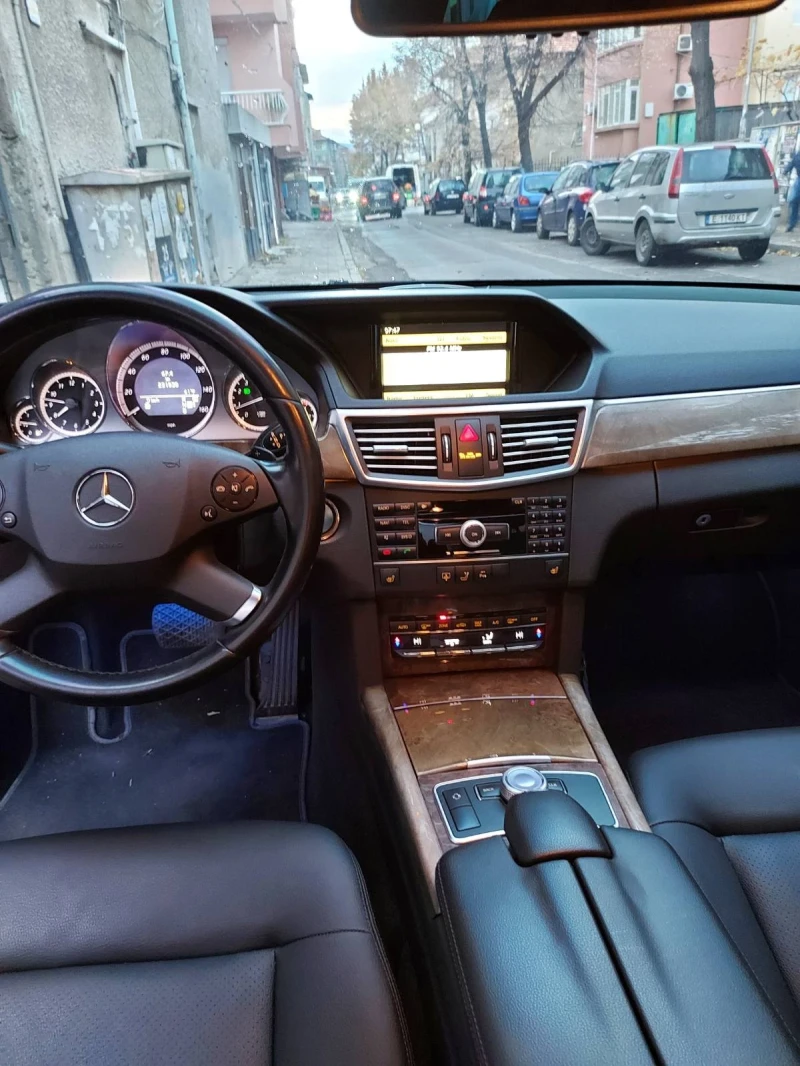 Mercedes-Benz E 350 ГАЗ, 4х4, ПАНОРАМА, 272 к.с., снимка 4 - Автомобили и джипове - 51002319