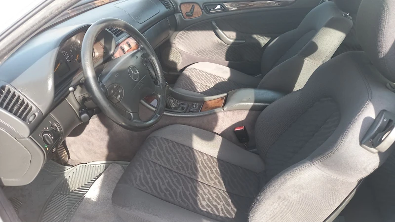Mercedes-Benz CLK 230 Kompressor, снимка 8 - Автомобили и джипове - 52473294