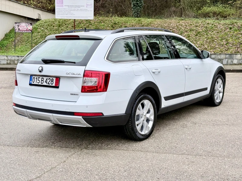 Skoda Octavia SCOUT* 2.0TDI-184k.c.* DSG* 4X4* KeyLess* ЛИЗИНГ* , снимка 4 - Автомобили и джипове - 52717613