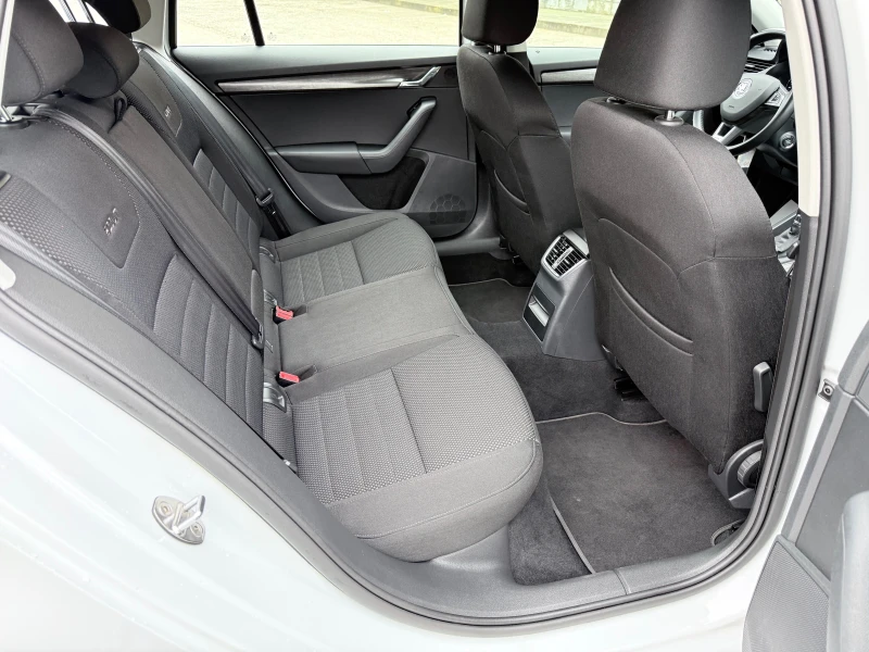 Skoda Octavia SCOUT* 2.0TDI-184k.c.* DSG* 4X4* KeyLess* ЛИЗИНГ* , снимка 9 - Автомобили и джипове - 52717613