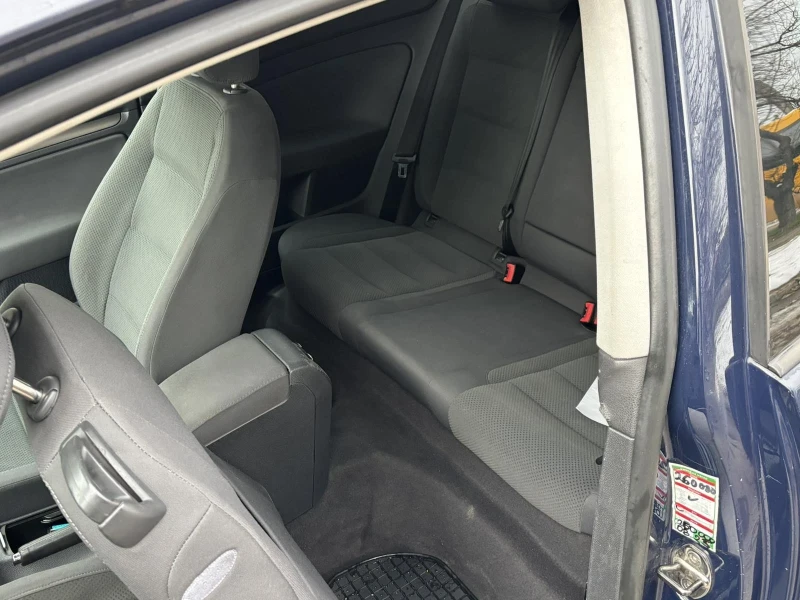 VW Golf 5, снимка 8 - Автомобили и джипове - 53092910