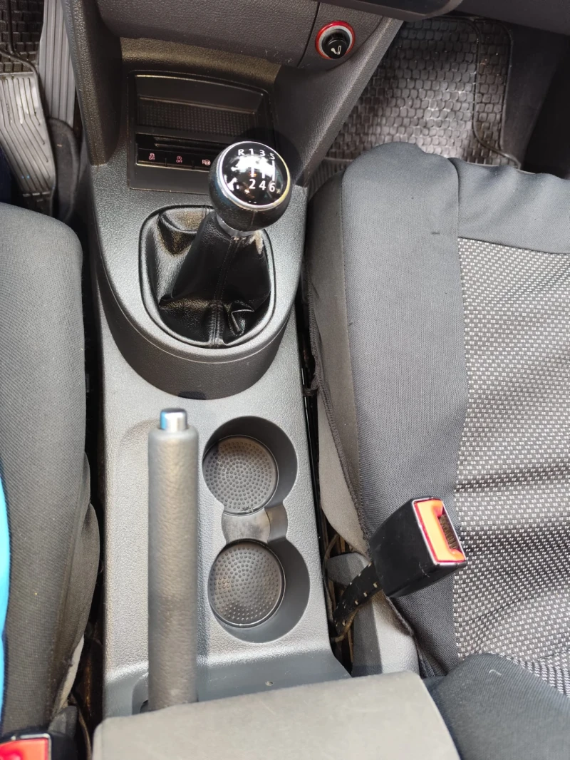 VW Touran TDi Bluemotion, снимка 14 - Автомобили и джипове - 53224434