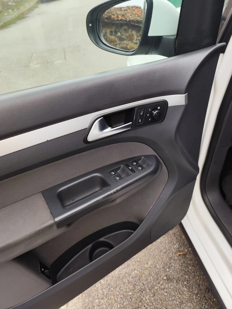 VW Touran TDi Bluemotion, снимка 10 - Автомобили и джипове - 53224434