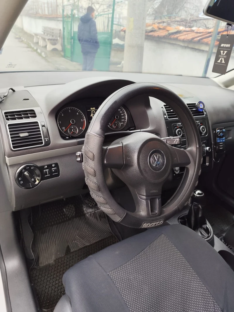 VW Touran TDi Bluemotion, снимка 12 - Автомобили и джипове - 53224434