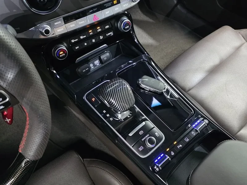 Kia Stinger 3.3L Turbo V6 / 4x4 / Carfax, снимка 9 - Автомобили и джипове - 55094399