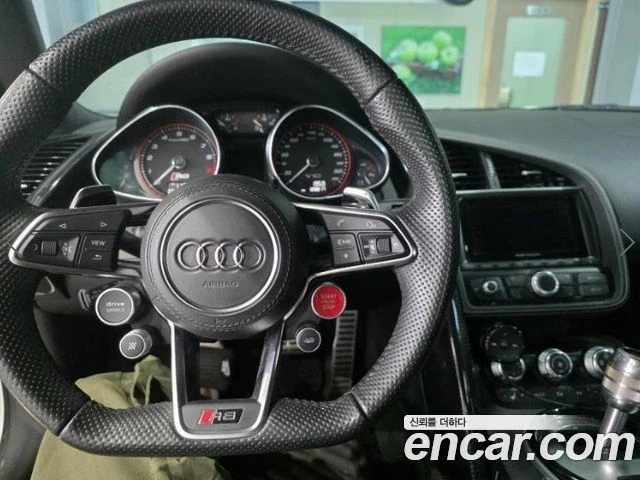 Audi R8 5.2 V10 QUATTRO S TRONIC| КАМЕРА| ПОДГРЕВ| STOCK, снимка 6 - Автомобили и джипове - 55887797