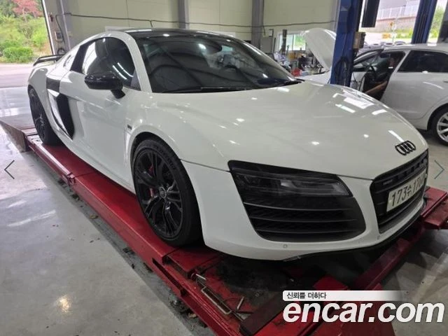 Audi R8 5.2 V10 QUATTRO S TRONIC| КАМЕРА| ПОДГРЕВ| STOCK, снимка 3 - Автомобили и джипове - 55887797