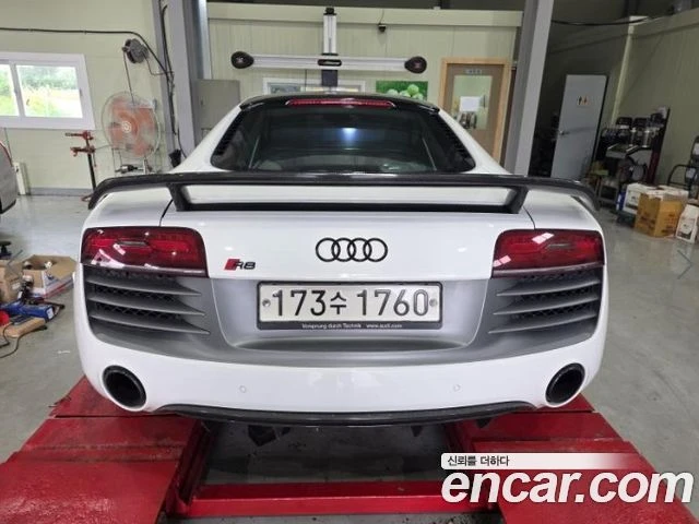 Audi R8 5.2 V10 QUATTRO S TRONIC| КАМЕРА| ПОДГРЕВ| STOCK, снимка 4 - Автомобили и джипове - 55887797