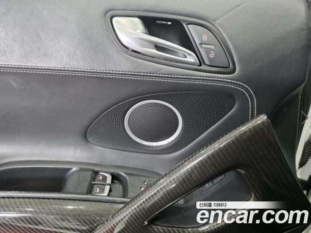 Audi R8 5.2 V10 QUATTRO S TRONIC| КАМЕРА| ПОДГРЕВ| STOCK, снимка 13 - Автомобили и джипове - 55887797