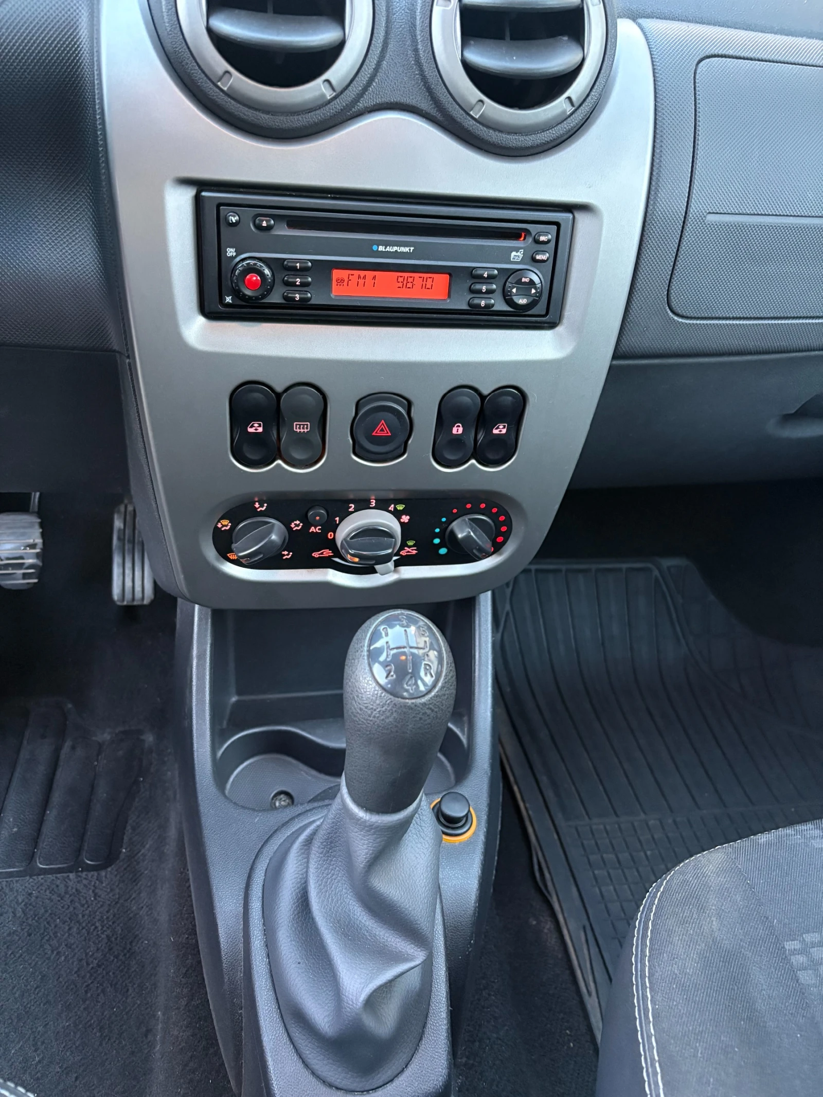 Dacia Sandero 1, 6  | Mobile.bg   10