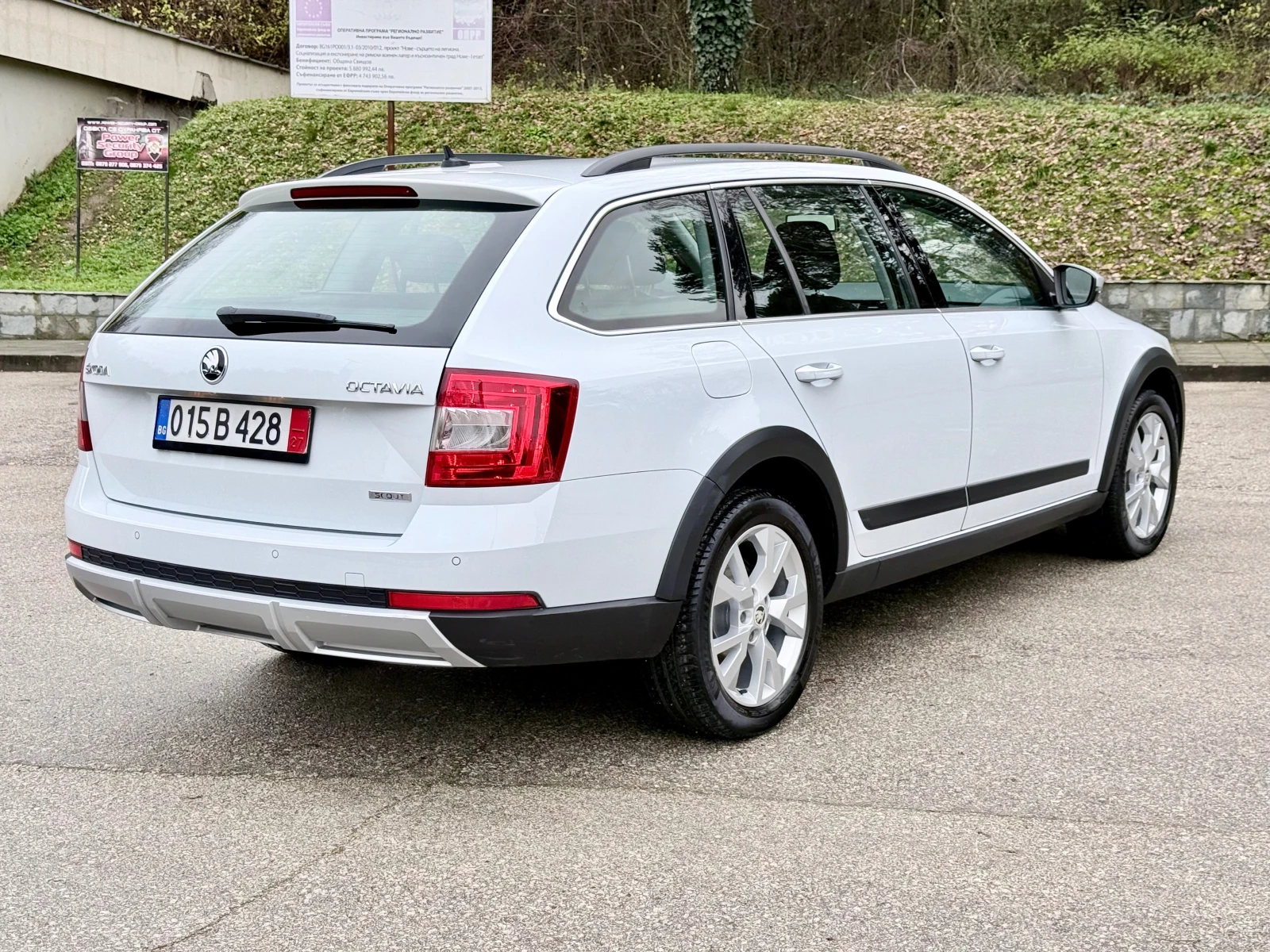 Skoda Octavia SCOUT* 2.0TDI-184k.c.* DSG* 4X4* KeyLess* ЛИЗИНГ*  - изображение 4