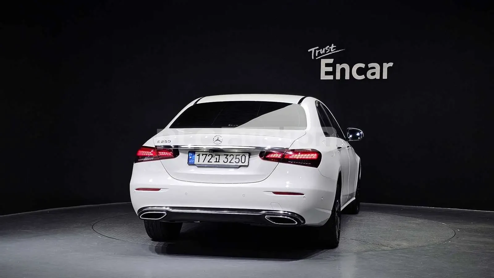 Mercedes-Benz E 250 2021* 9G TRONICK* DIGITAL* KEYLESS* AMBIENT* КРАЙН, снимка 4 - Автомобили и джипове - 53928307