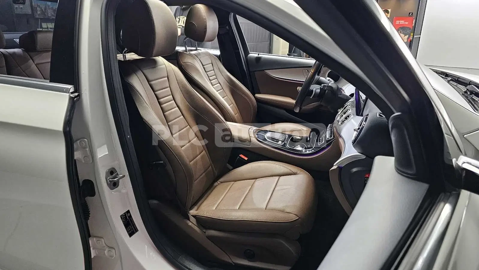 Mercedes-Benz E 250 2021* 9G TRONICK* DIGITAL* KEYLESS* AMBIENT* КРАЙН, снимка 10 - Автомобили и джипове - 53928307