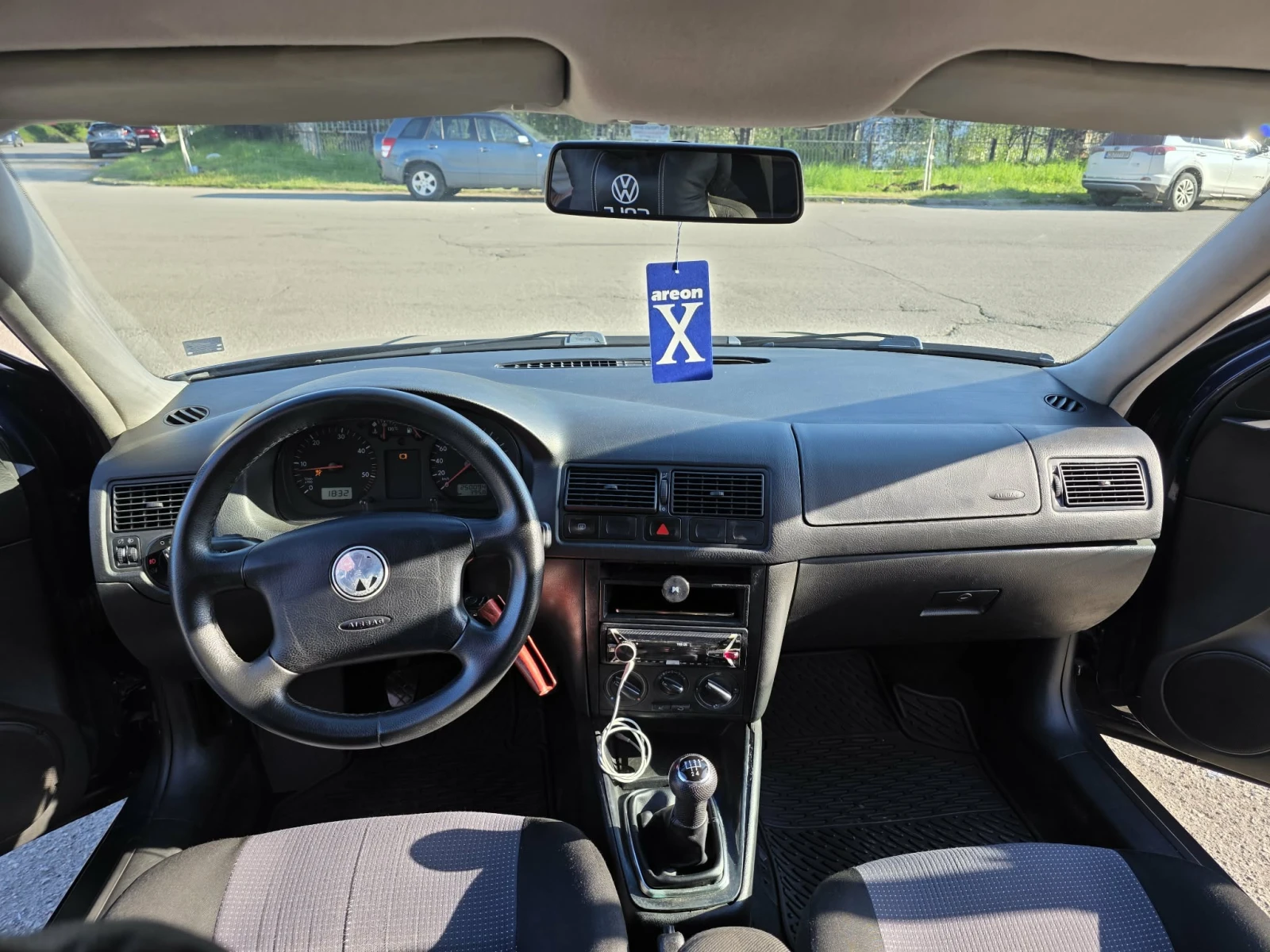 VW Golf 1.9 TDI, снимка 11 - Автомобили и джипове - 54429651