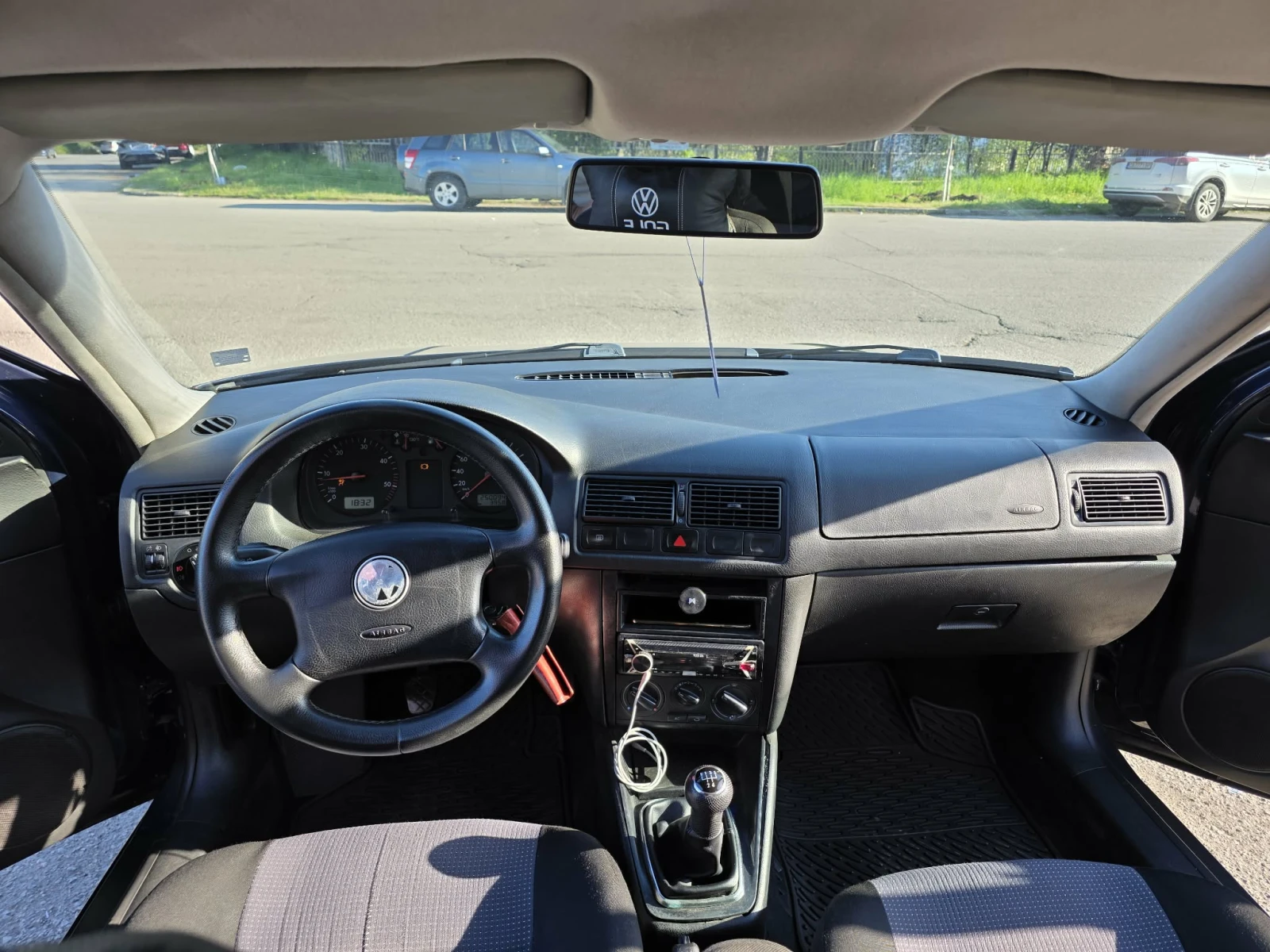 VW Golf 1.9 TDI, снимка 10 - Автомобили и джипове - 54429651